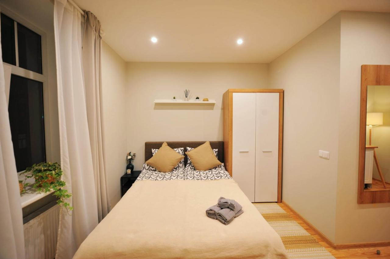 Central Comfort At Hanzas Residence, Stay Near Cafes, Bars, Museums & Esplanade Рига Екстериор снимка