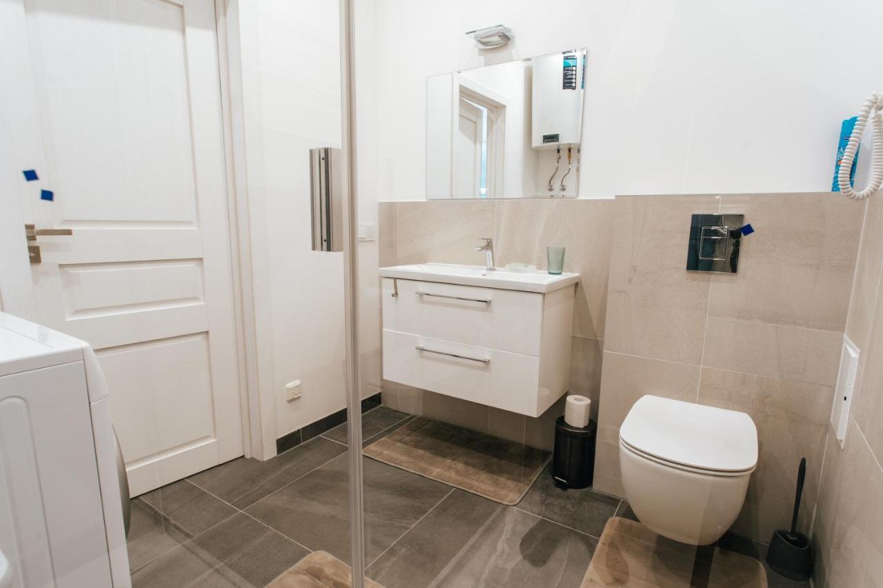 Central Comfort At Hanzas Residence, Stay Near Cafes, Bars, Museums & Esplanade Рига Екстериор снимка