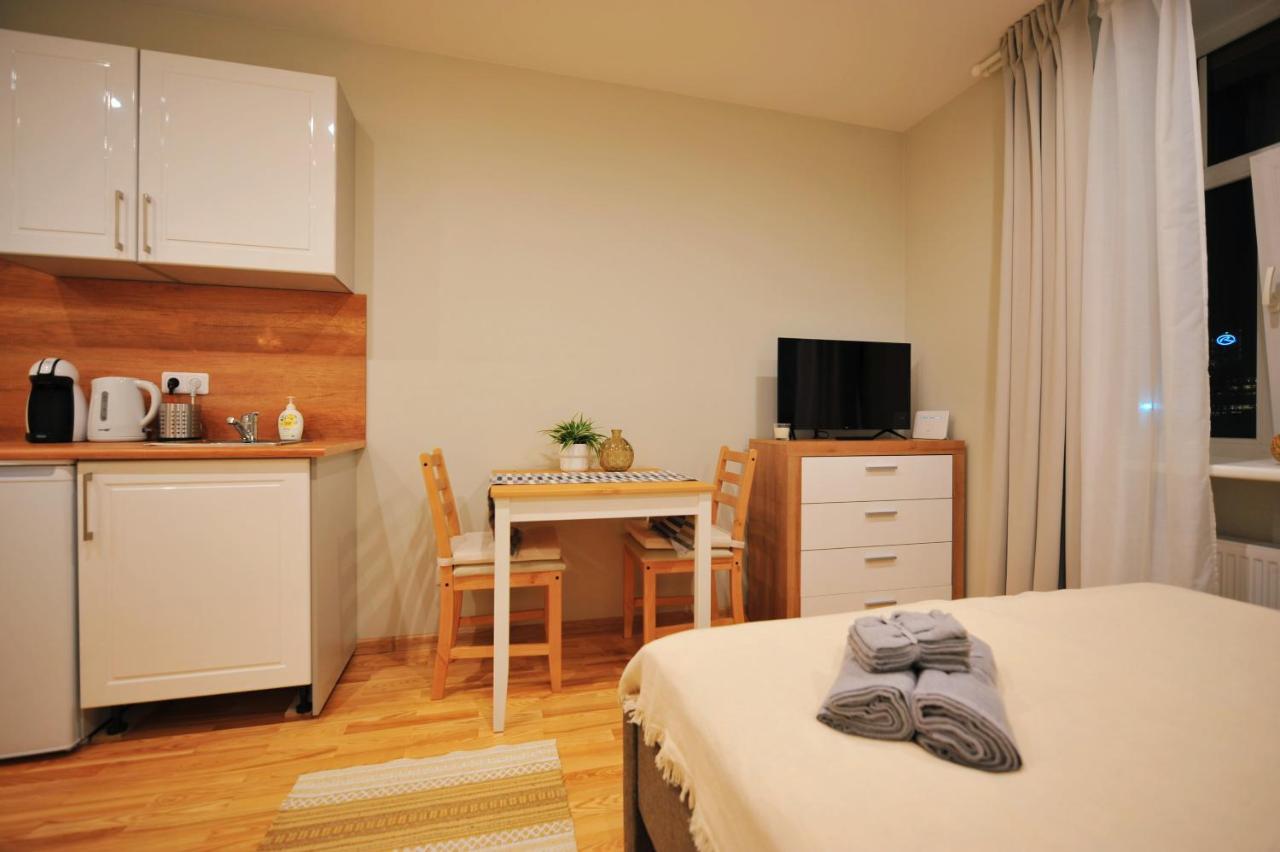Central Comfort At Hanzas Residence, Stay Near Cafes, Bars, Museums & Esplanade Рига Стая снимка