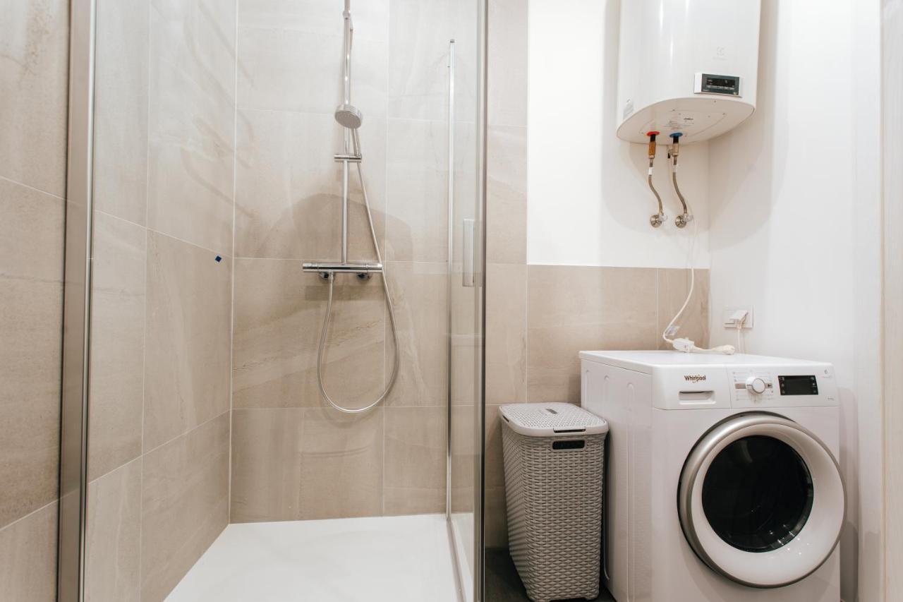 Central Comfort At Hanzas Residence, Stay Near Cafes, Bars, Museums & Esplanade Рига Екстериор снимка
